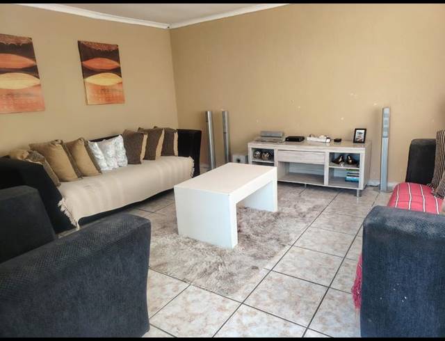 3 BEDROOM HOUSE FOR SALE IN LEBOENG